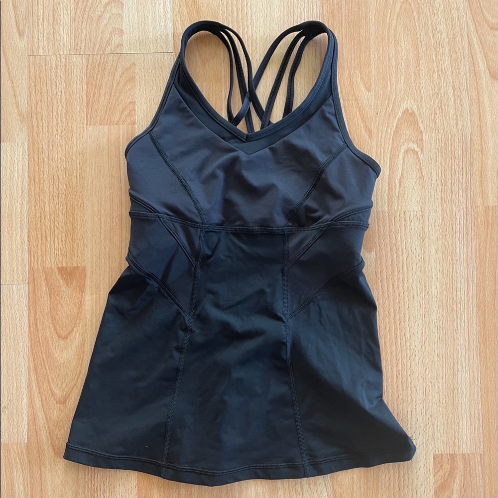 Lululemon Black Criss-cross too with built in bra size 6 new